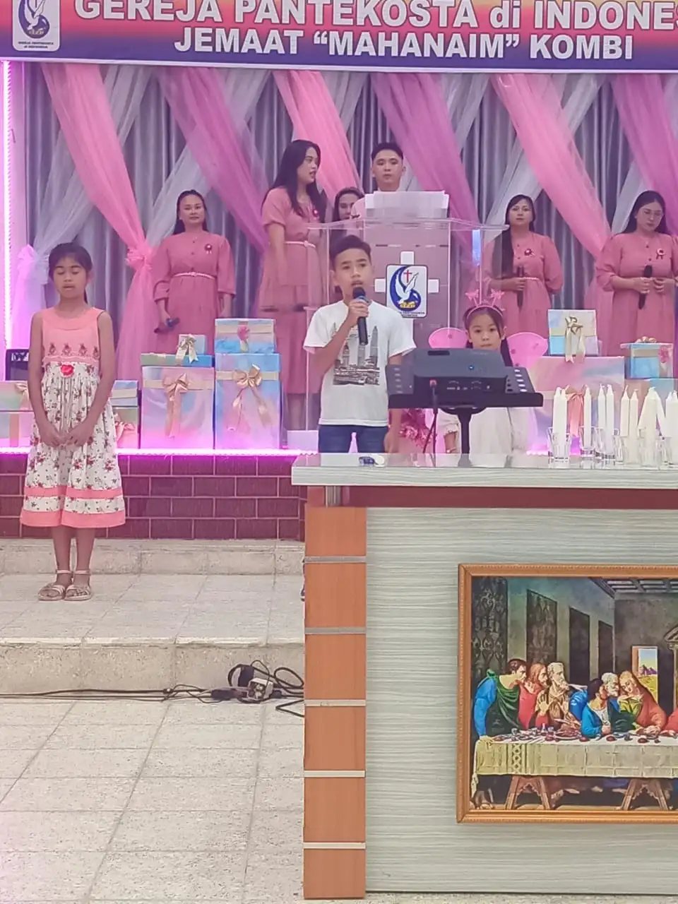 Ibadah Perayaan Menyambut Natal & HUT ke-70 Jemaat GPdI Mahanaim Kombi Berlangsung Khidmat dan Penuh Sukacita